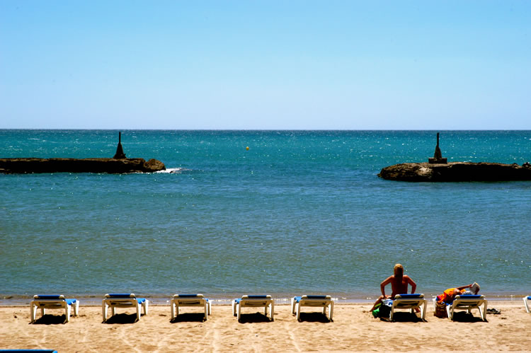 Family beaches in Sitges, Barcelona Barcelona-Home
